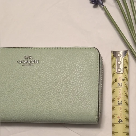 Coach Leather Wallet in PALE PISTACHIO - Nwt - Picture 6 of 6